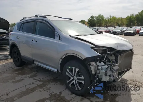 2016 Toyota Rav4 Le z USA, uszkodzony, nr VIN 2T3BFREV2GW508900